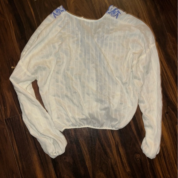 Chloe & Katie White Blouse with Blue Detailing - Picture 3 of 4